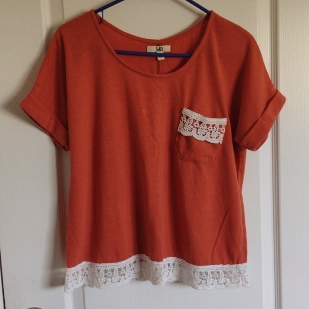 𝅺ya los Angeles Rust cropped tee